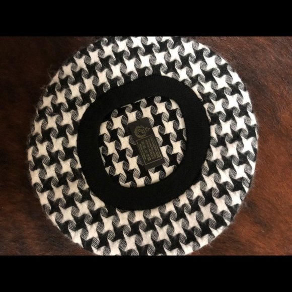 Beret (NWOT). Houndstooth print. Cute.
